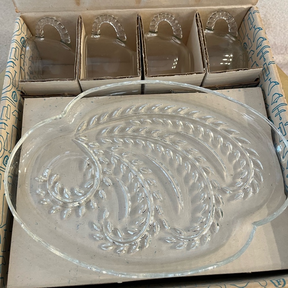Federal Glass Co. Vintage Homestead Snack Set